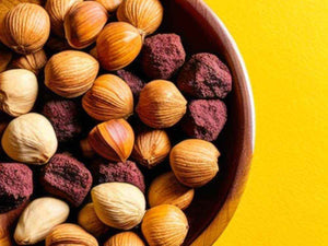 Assorted frutta secca including nuts and dried fruits in a bowl