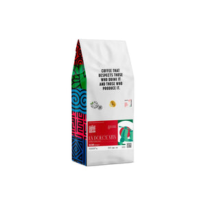 Sacco da 1 kg della miscela La Dolce Vita con la scritta Coffee that respects those who drink it and those who produce it
